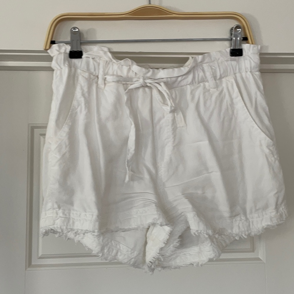 Bella Dahl white fringe edge shorts